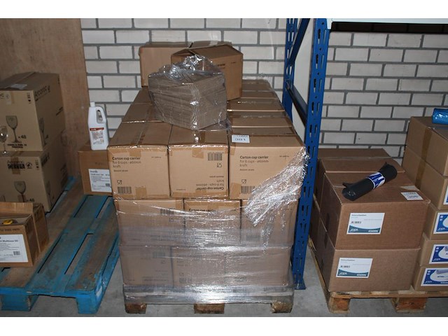 Kartonnen draagtrays / bierdragers in 41 dozen op pallet. ruim 2050 stuks. - afbeelding 1 van  3