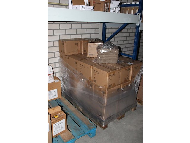Kartonnen draagtrays / bierdragers in 41 dozen op pallet. ruim 2050 stuks. - afbeelding 2 van  3