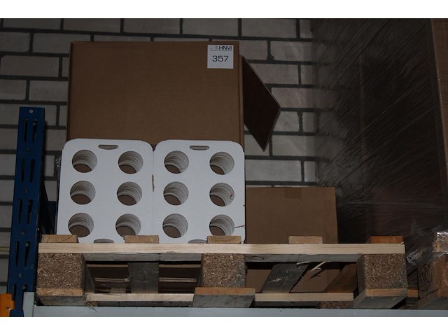 Kartonnen draagtrays / bierdragers in 5 dozen. ca. 750 stuk. - afbeelding 1 van  2