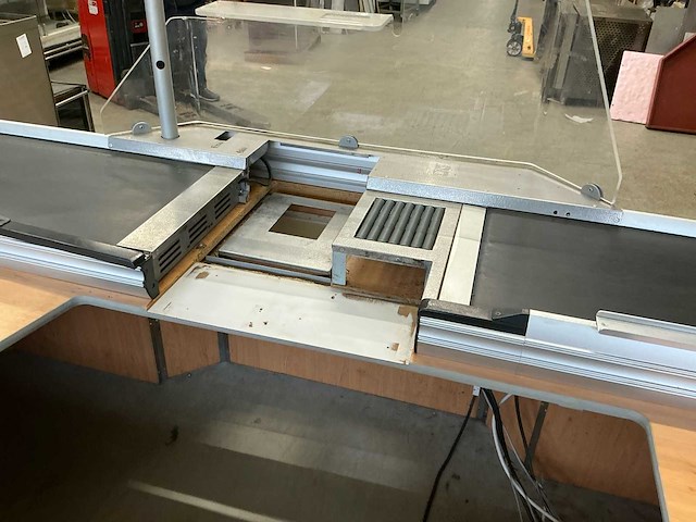 Kassa inrichting / lopende band - afbeelding 8 van  10