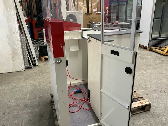 Kassa ruimte / checkout - afbeelding 4 van  4