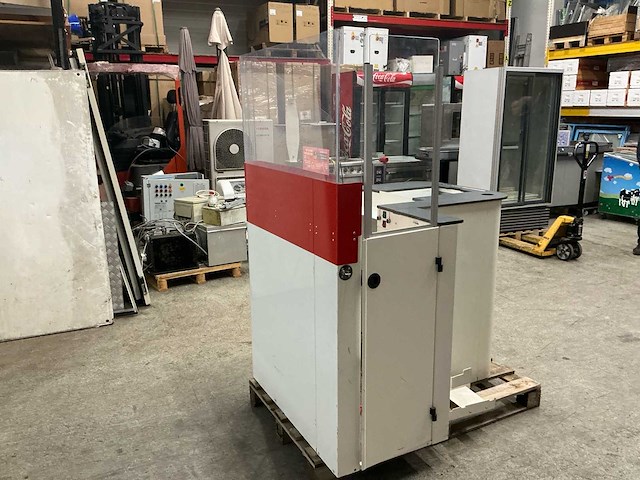 Kassa ruimte / checkout - afbeelding 5 van  8