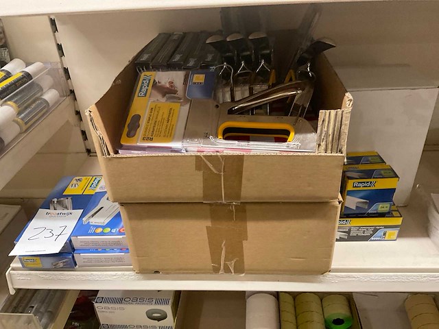 Kassarollen, lijm en tape - afbeelding 10 van  23