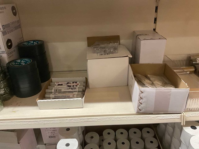 Kassarollen, lijm en tape - afbeelding 14 van  23