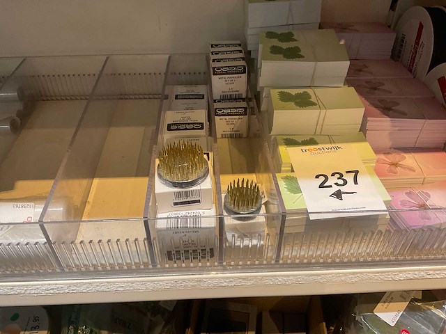 Kassarollen, lijm en tape - afbeelding 16 van  23