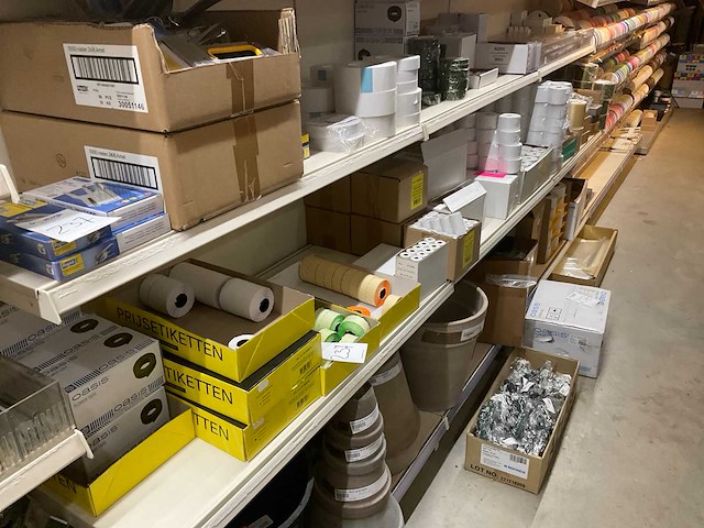 Kassarollen, lijm en tape - afbeelding 12 van  23