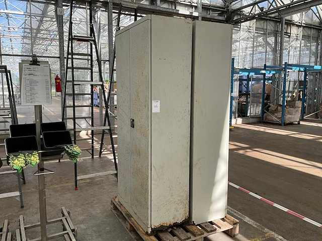Kast (2x) - afbeelding 1 van  3