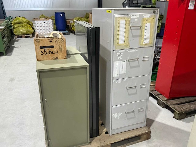 Kast (3x) - afbeelding 1 van  3