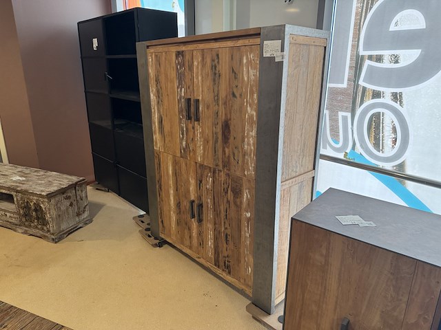 Kast, bruin gemêleerd - afbeelding 1 van  4