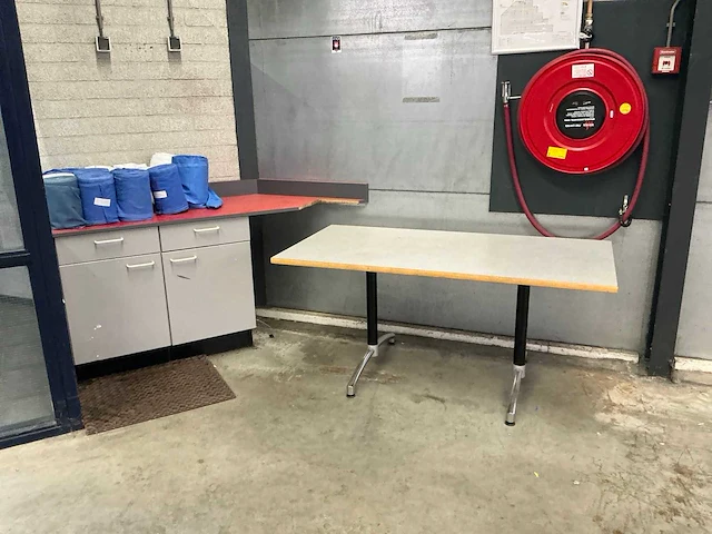 Kast en tafel - afbeelding 4 van  11