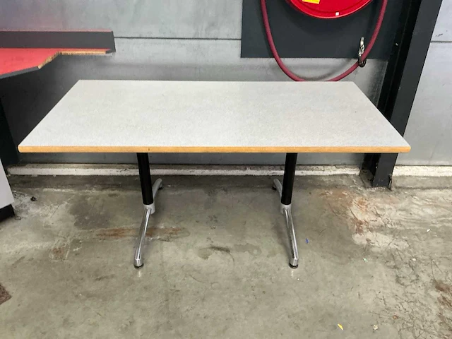 Kast en tafel - afbeelding 5 van  11