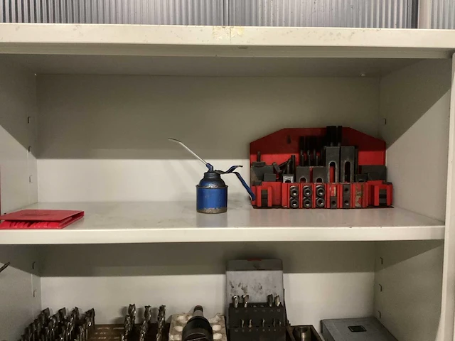 Kast inclusief divers freesgereedschap en toebehoren - afbeelding 7 van  8