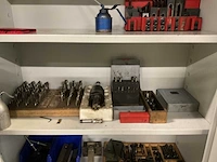 Kast inclusief divers freesgereedschap en toebehoren - afbeelding 1 van  8
