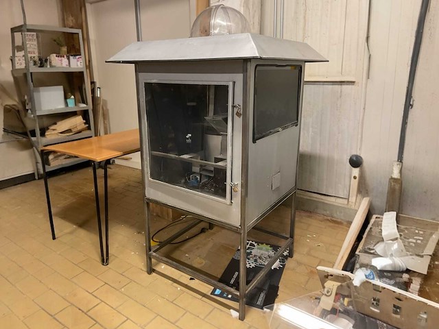 Kast met apparatuur - afbeelding 1 van  7