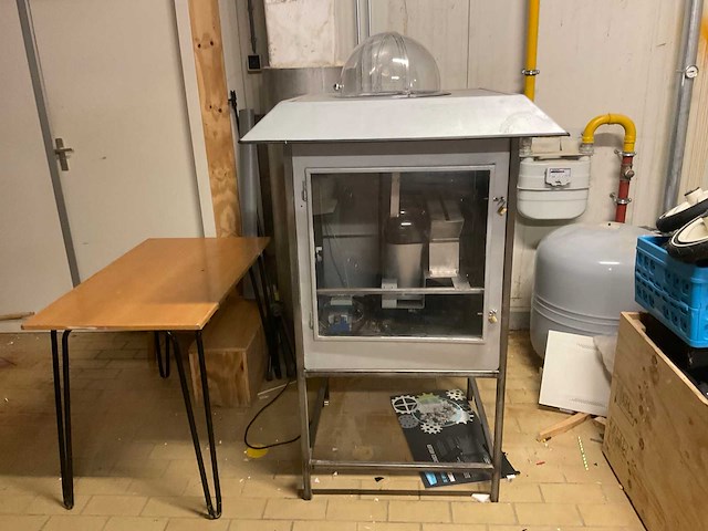 Kast met apparatuur - afbeelding 5 van  7