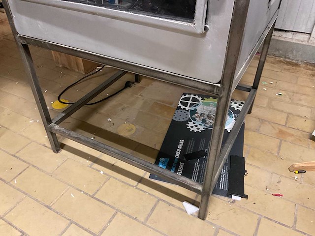 Kast met apparatuur - afbeelding 6 van  7