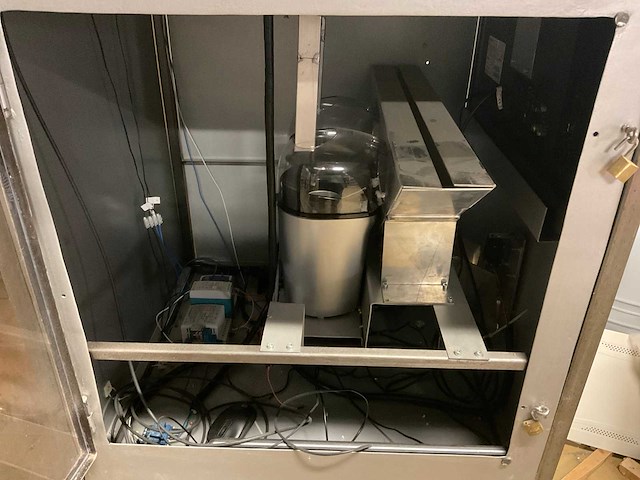 Kast met apparatuur - afbeelding 7 van  7