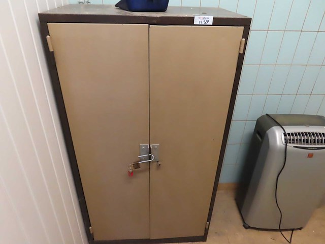 Kast met (auto) onderdelen - afbeelding 2 van  10