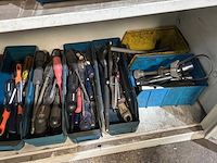 Kast met divers handgereedschap - afbeelding 5 van  15