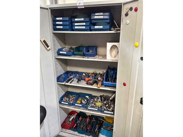 Kast met divers handgereedschap - afbeelding 8 van  15