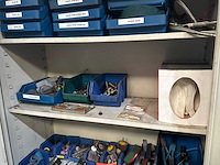 Kast met divers handgereedschap - afbeelding 10 van  15
