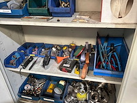 Kast met divers handgereedschap - afbeelding 12 van  15