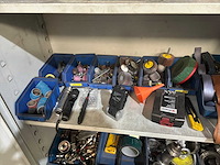 Kast met divers handgereedschap - afbeelding 14 van  15