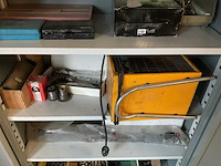 Kast met diverse inhoud - afbeelding 4 van  6