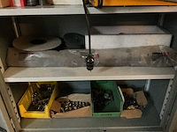 Kast met diverse inhoud - afbeelding 5 van  6