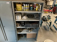 Kast met diverse inhoud - afbeelding 1 van  6