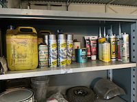 Kast met diverse inhoud - afbeelding 2 van  6