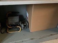 Kast met diverse inhoud - afbeelding 6 van  6