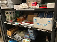 Kast met ehbo artikelen - afbeelding 5 van  7