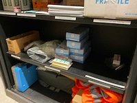 Kast met ehbo artikelen - afbeelding 6 van  7
