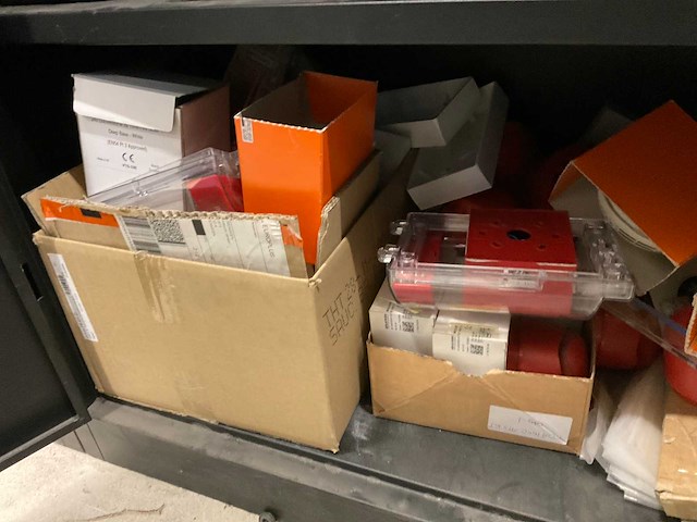 Kast met elektromateriaal - afbeelding 7 van  8