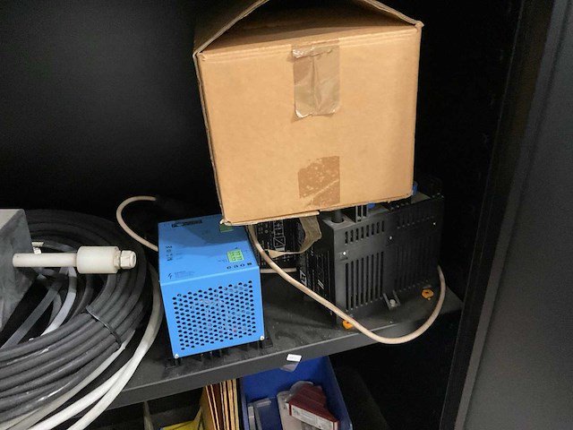 Kast met elektromateriaal - afbeelding 8 van  9