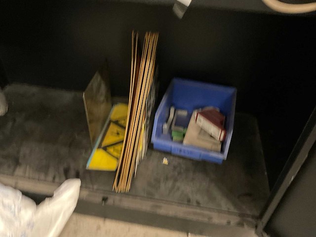 Kast met elektromateriaal - afbeelding 9 van  9