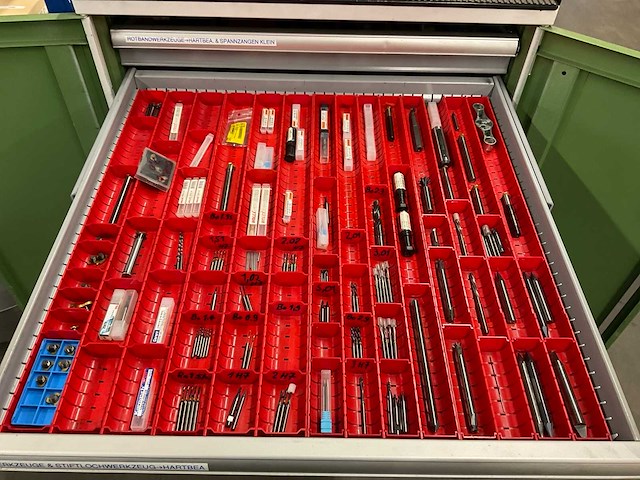 Kast met frees- en draaigereedschap - afbeelding 3 van  3