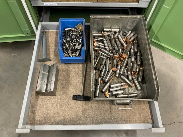 Kast met frees- en draaigereedschap - afbeelding 2 van  2