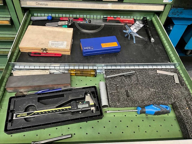 Kast met gereedschap - afbeelding 3 van  9