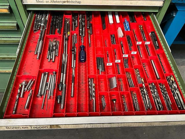 Kast met gereedschap - afbeelding 4 van  9