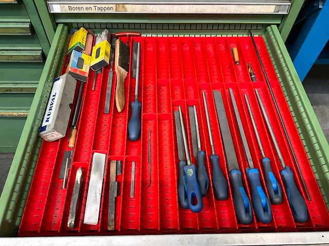 Kast met gereedschap - afbeelding 5 van  9