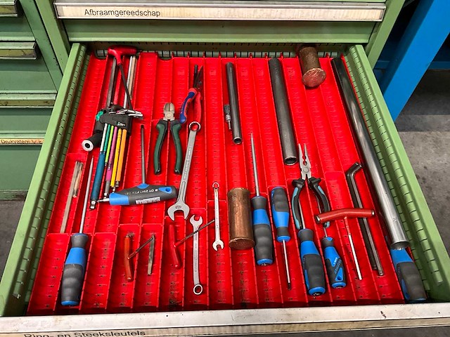 Kast met gereedschap - afbeelding 6 van  9