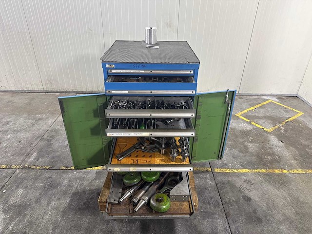 Kast met gereedschap - afbeelding 1 van  8