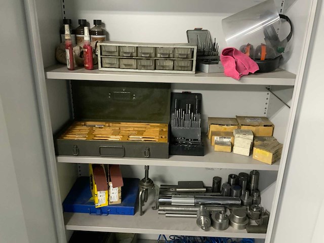 Kast met gereedschappen (3x) - afbeelding 11 van  12