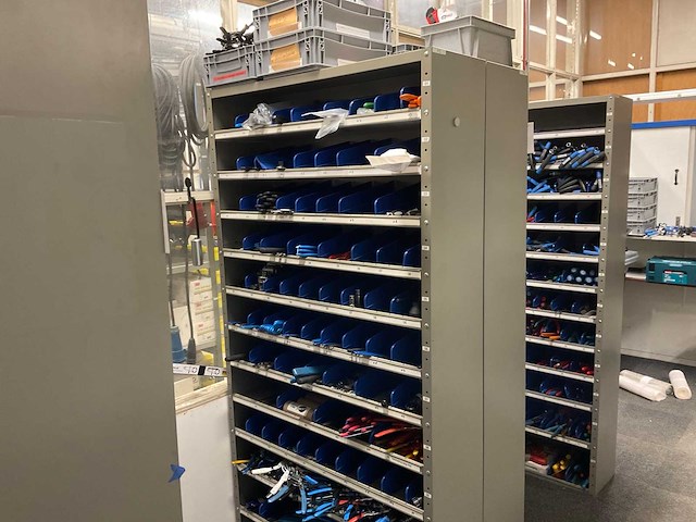 Kast met handgereedschap (2x) - afbeelding 1 van  14