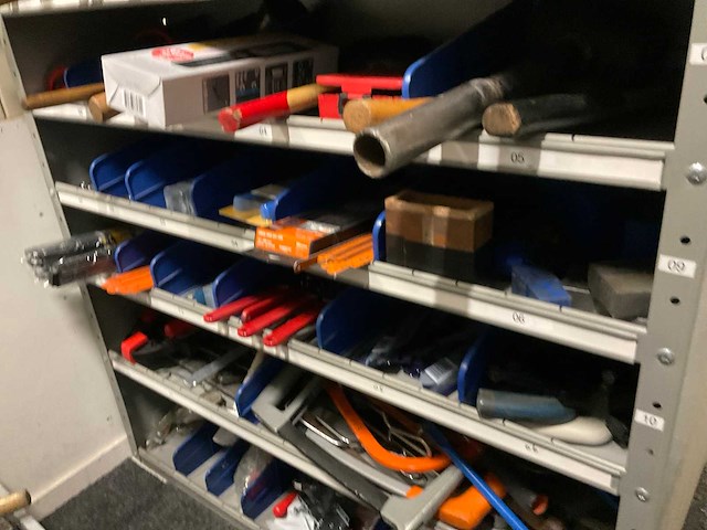 Kast met handgereedschap (2x) - afbeelding 16 van  17