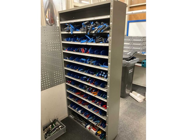 Kast met handgereedschap - afbeelding 2 van  7