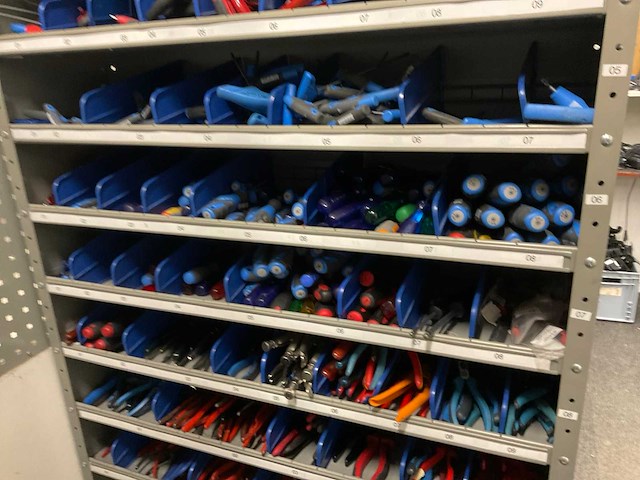 Kast met handgereedschap - afbeelding 5 van  7