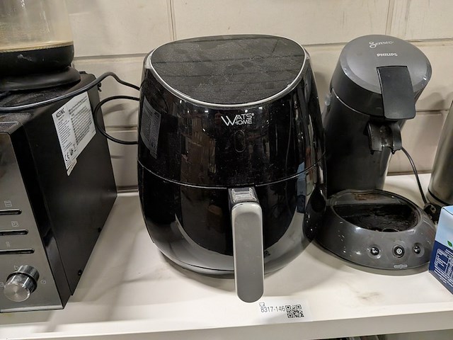 Kast met huishoudelijke artikelen - afbeelding 4 van  23